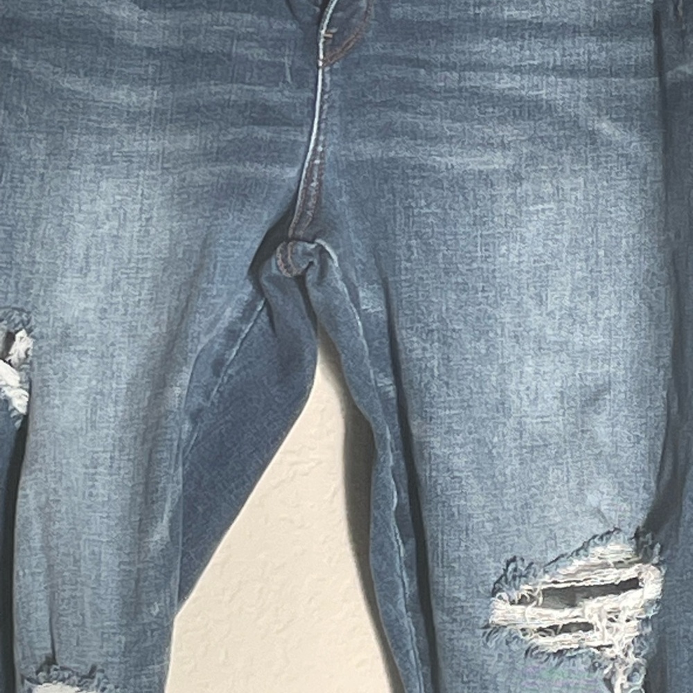 American Eagle Distressed Skinny Jeans.For women’s size R14 - Picture 4 of 9